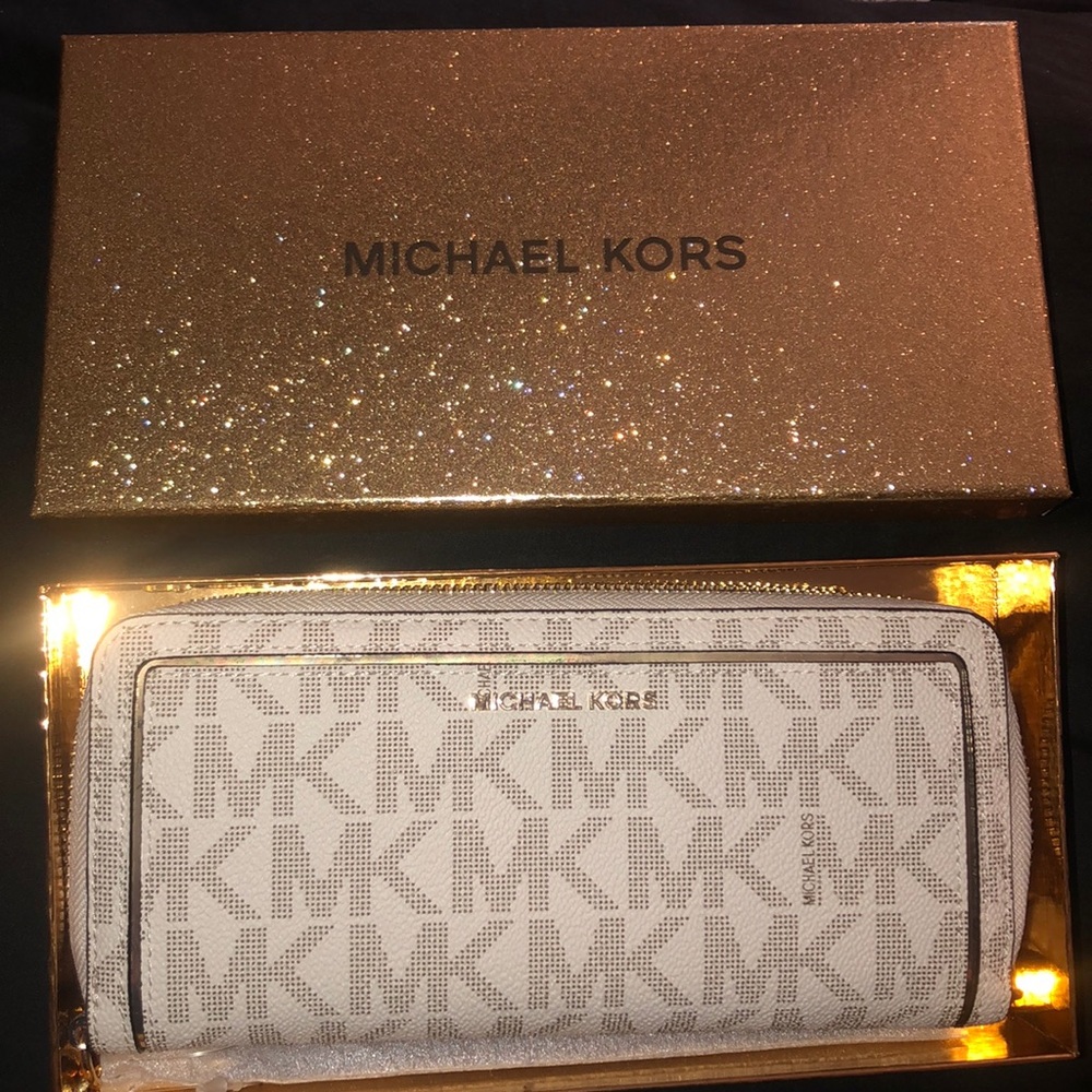 Michael Kors wallet-NWT